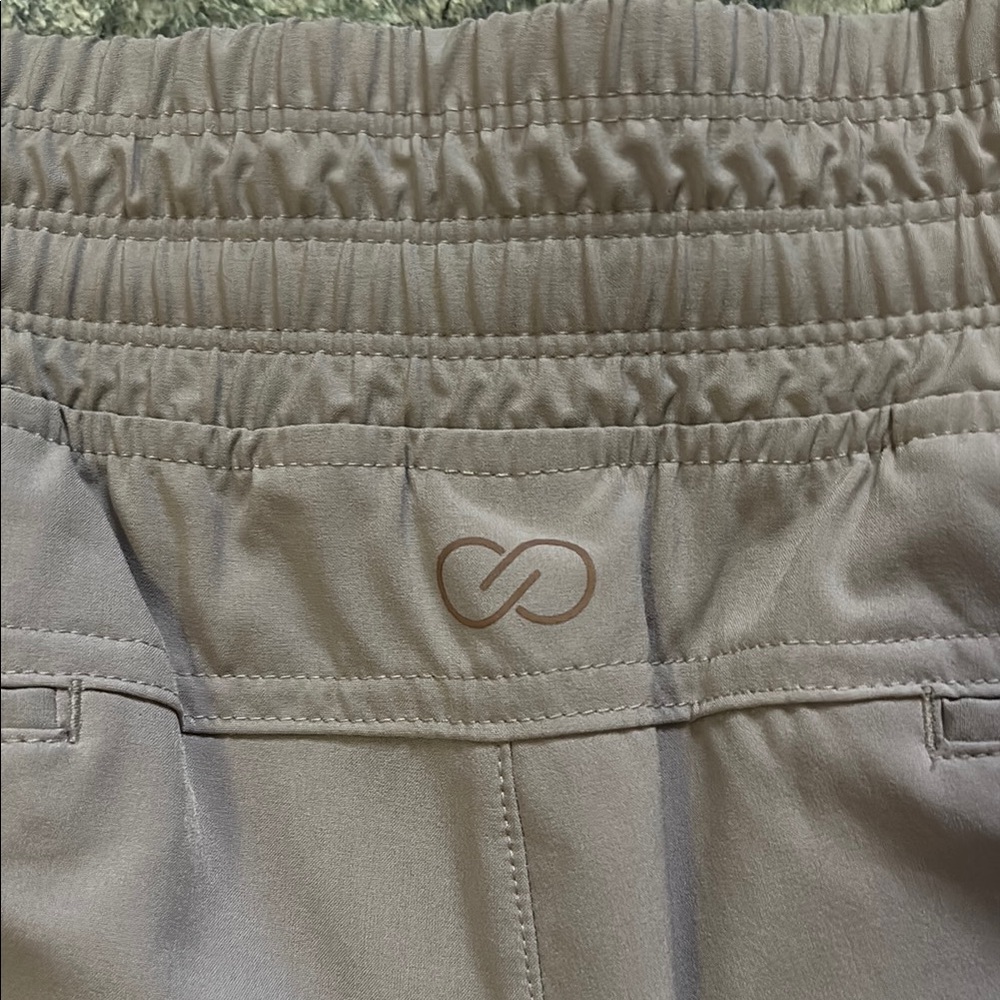 CALIA by Carrie Underwood Cropped Wide-Leg Pants in Light Gray - Picture 3 of 6